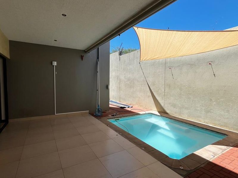 Exclusive Townhouse For Sale - Photo 2