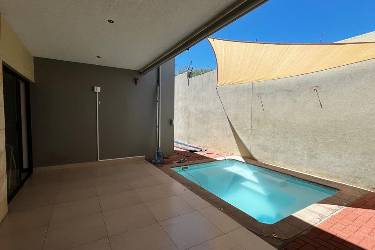 Exclusive Townhouse For Sale - Photo 2