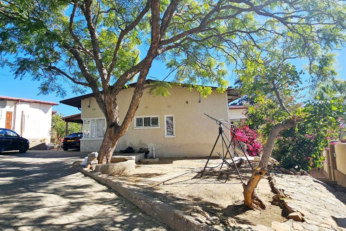 2 Bedroom House FOR SALE in Kleine Windhoek - Photo 2