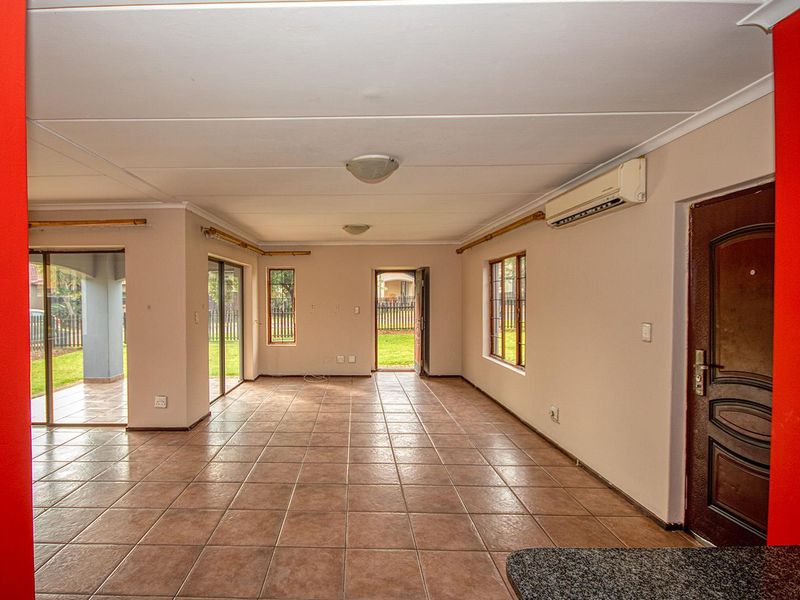 3 bed Meyersig corner stand family home! - Photo 8