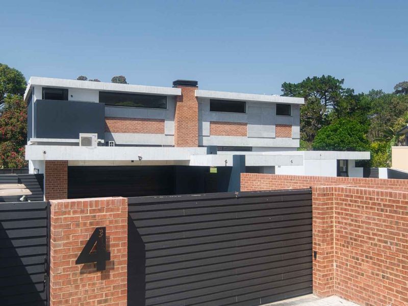CONTEMPORARY RESIDENTIAL HOME - Photo 1
