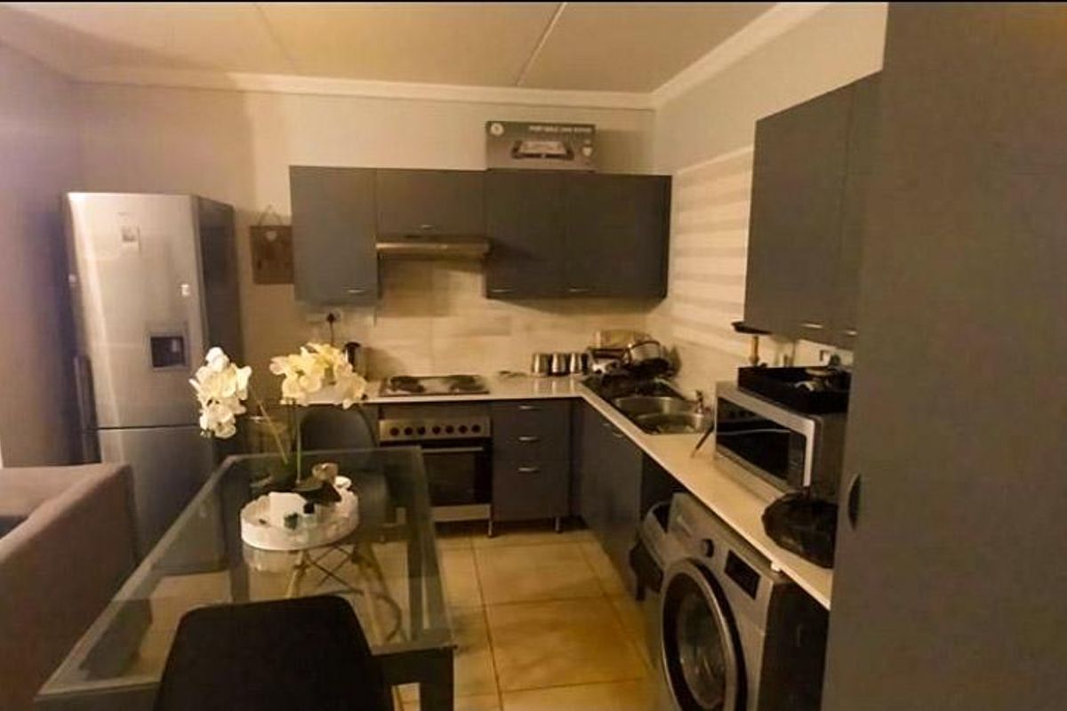 Stunning apartment In Summerset complex In midrand - Photo 2