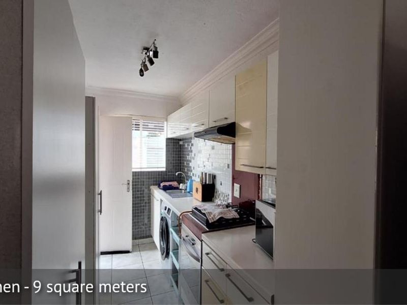 Charming two bedroom townhouse in Birch Acres - Photo 2