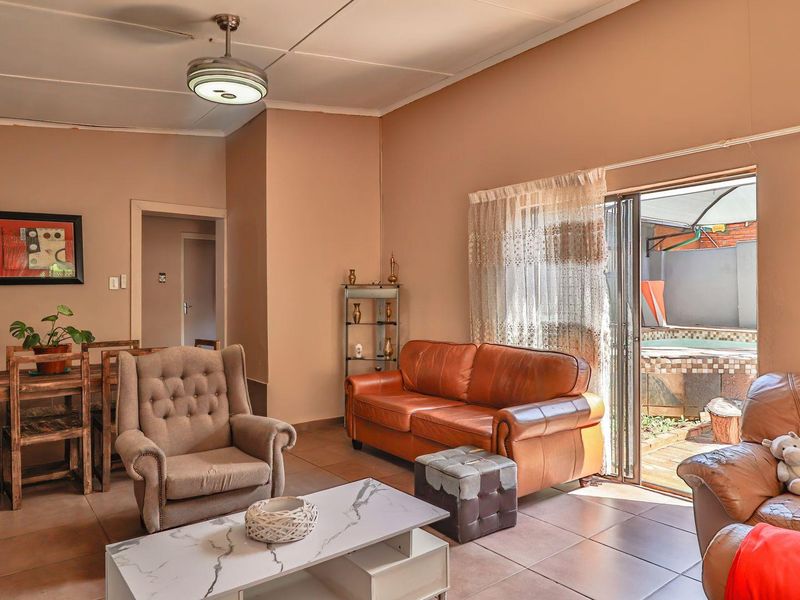 Dream 4 Bedroom Family Home in Mountain View Awaits! - Photo 6