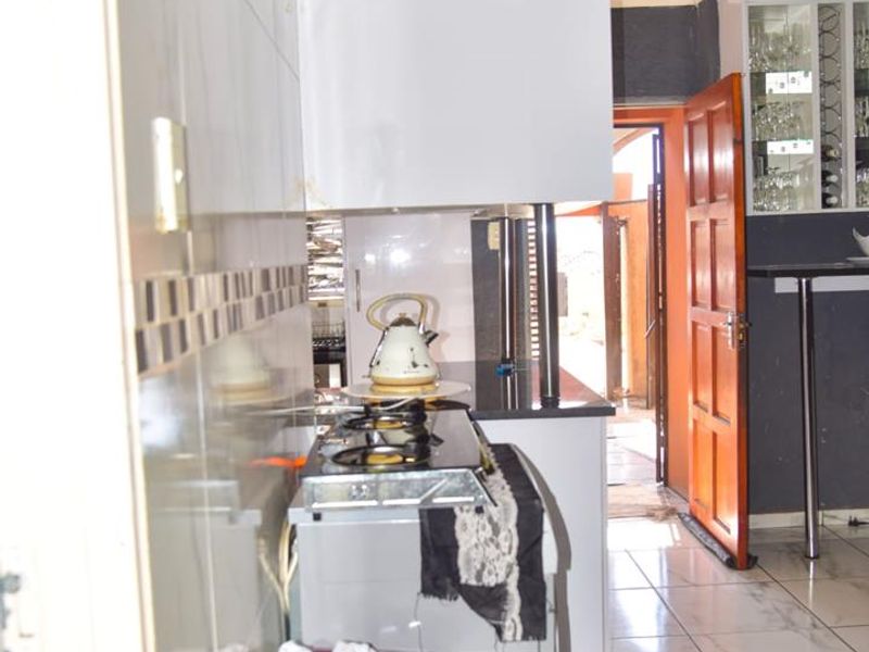Clayville - R 960 000 Lovely Home ! - Photo 7