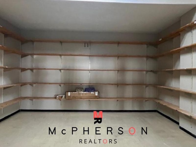 Large Office Space To Let - Photo 7