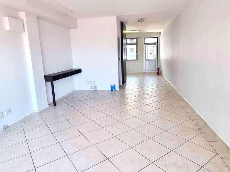 Small Light and Bright Office in Westlake - Photo 4