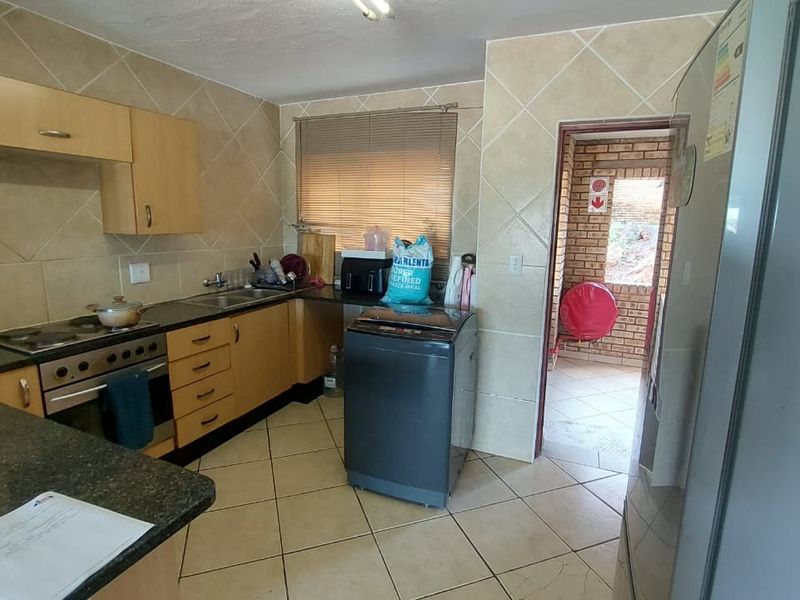 Open-Plan Living: Your Dream 2 Bedroom Home Awaits! - Photo 2