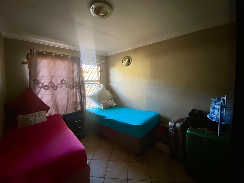 Beautiful Three-Storey Home with Flat for Sale in Dorado Park. - Photo 9