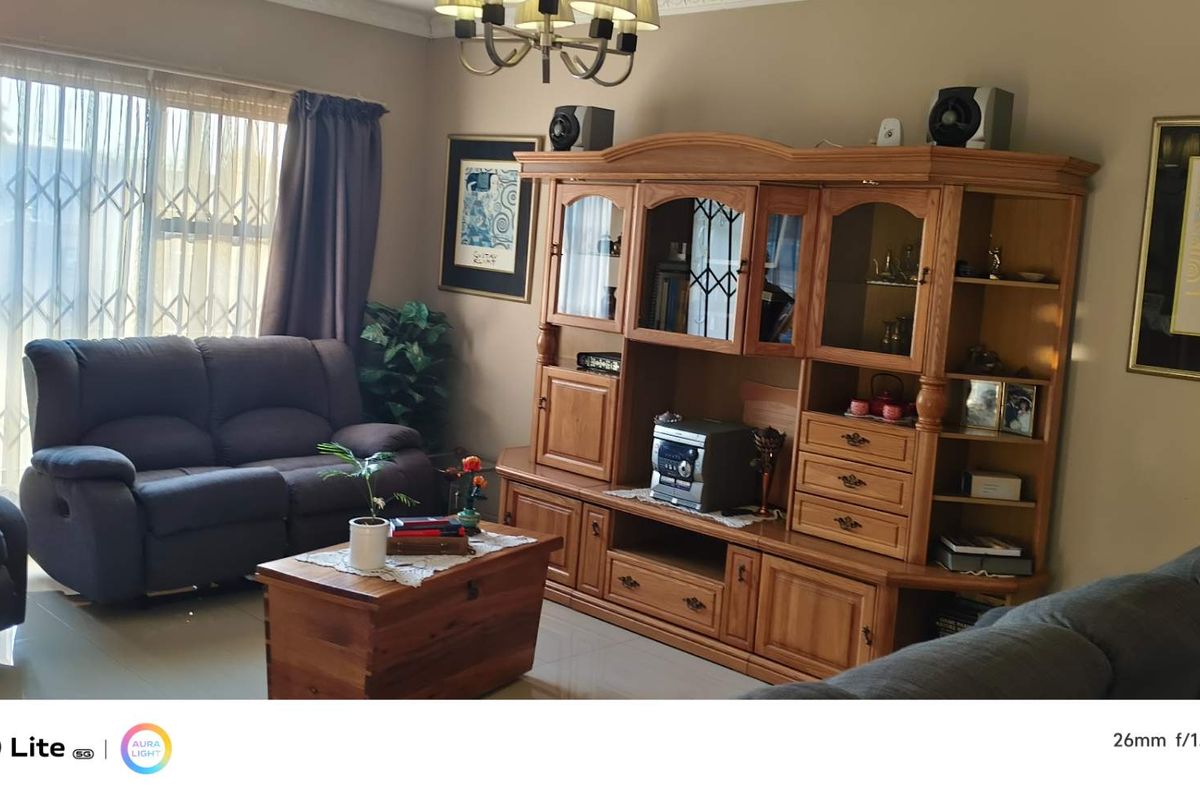 Huge Family Home for Sale in Sought After Suburb - Photo 4