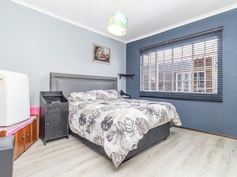 COZY UNIT IN POPULAR COMPLEX. - Photo 8