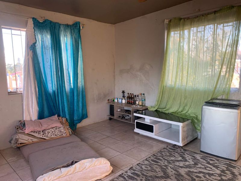 For Sale: Spacious 2-Bedroom Full Title Home – South Hills, Johannesburg - Photo 7