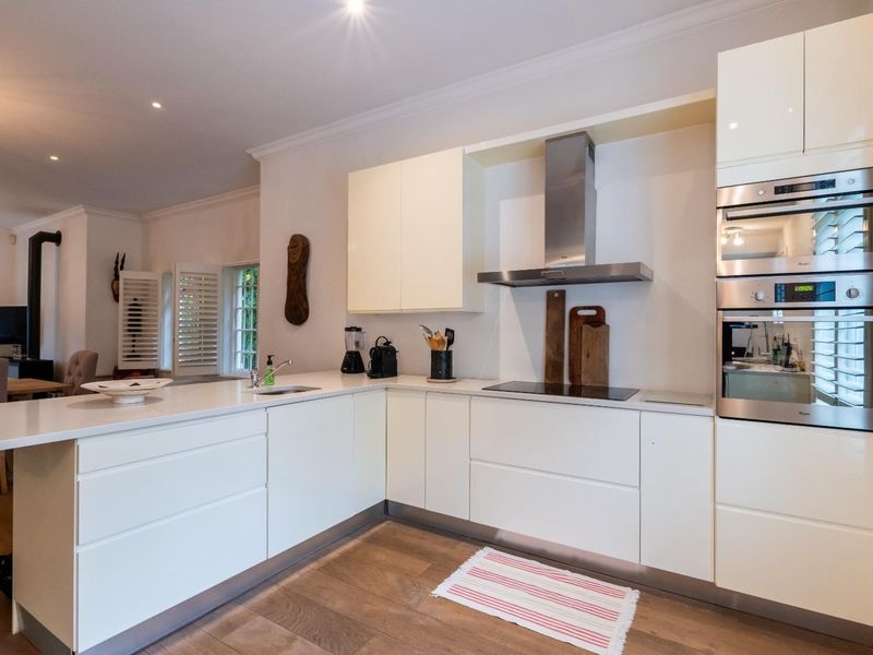 Elegant Furnished 4-Bedroom Home Available 01 July 2026 until 30 September in Franschhoek - Photo 6