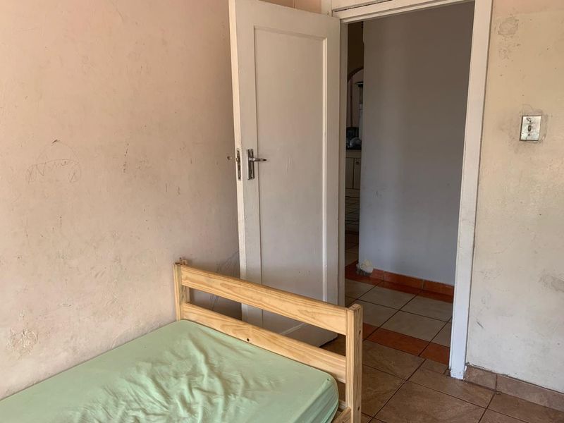 Charming 3 bedroom house available for sale in South Hills - Photo 6