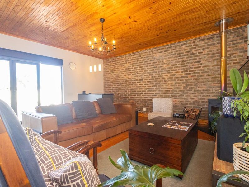 Spacious three-bedroom family home to rent in Parow Fairfield Estate - Photo 7