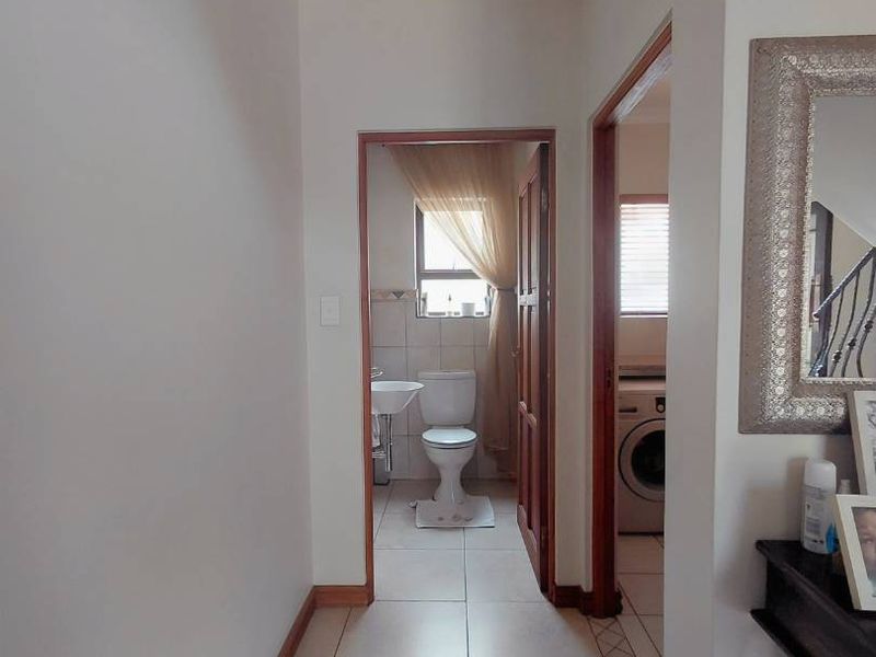 Luxury Redefined: Modern 4-Bedroom with Pool! - Photo 3