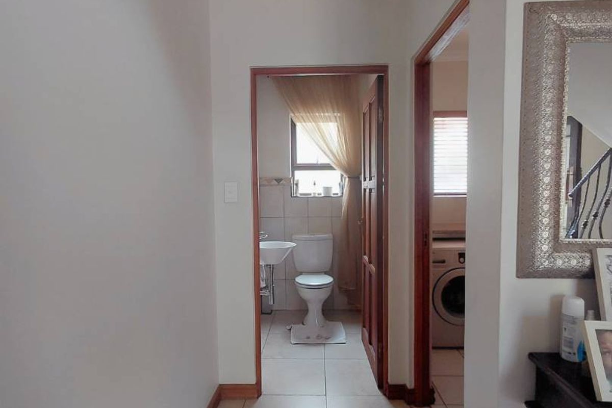 Luxury Redefined: Modern 4-Bedroom with Pool! - Photo 3