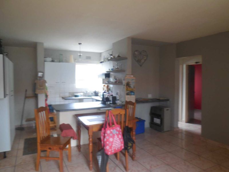 2 Bedroom Apartment in La-Montagne - Photo 4