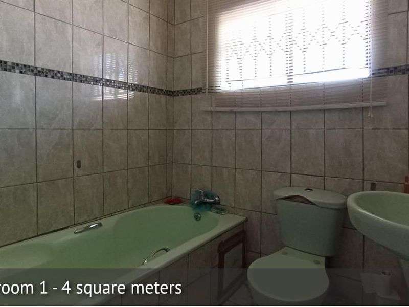 Three bedrooms house for sale in Soshanguve GG - Photo 4