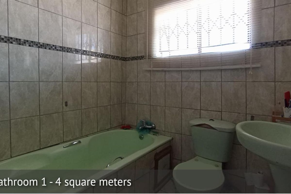 Three bedrooms house for sale in Soshanguve GG - Photo 4