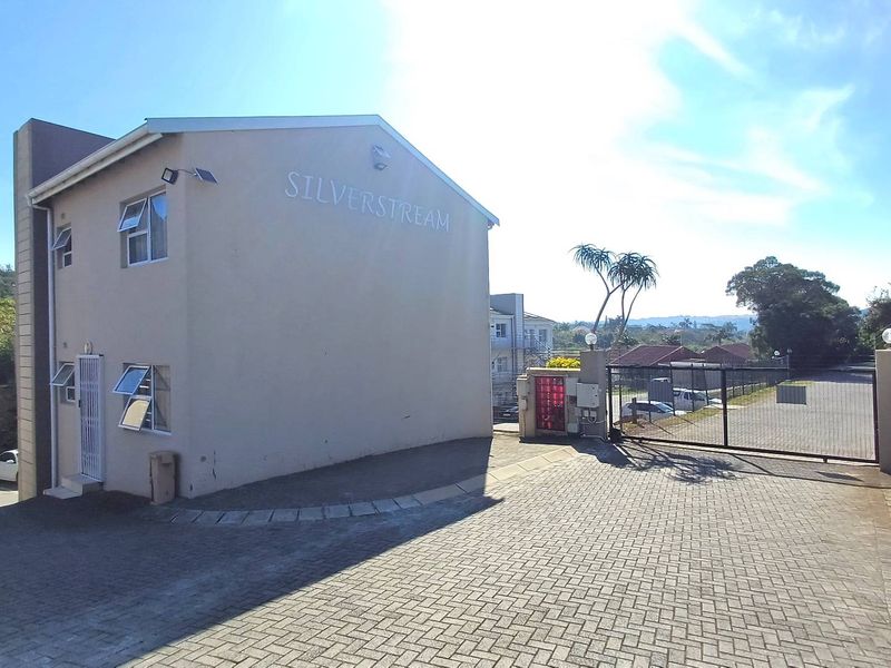 Top floor 2 bedroom apartment in a standalone building within Silverstream - Photo 10