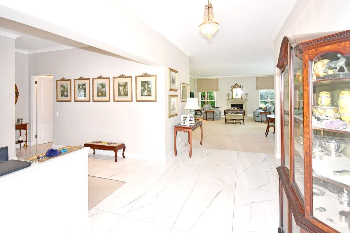 Luxury living within a secure Bryanston enclosure - Photo 2