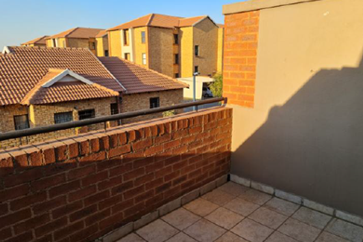 FOR SALE — Modern Comfort & Convenience in Villa Victoria, Brentwood Park - Photo 5