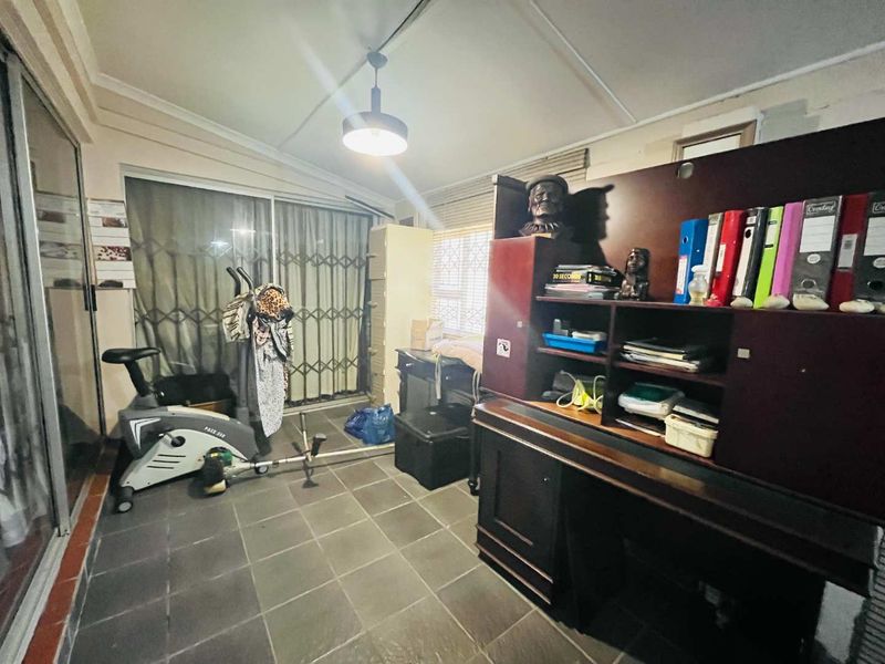 Hendra - Glen Hills home with 2 additional dwellings - Great income potential ! - Photo 7