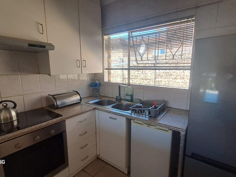 Well located 3 Bedroom/2 Bathroom simplex unit - Photo 10