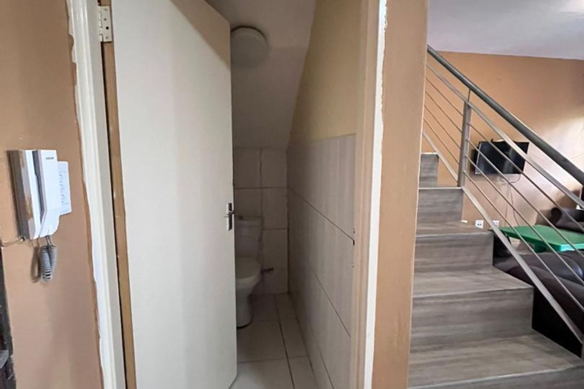 3 Bedroom Townhouse For Sale – Hillary Court, Otjomuise - Photo 5