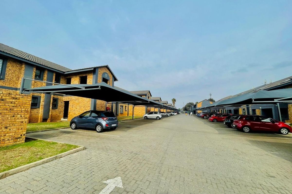 Modern First-Floor Living with Exceptional Views - Photo 4