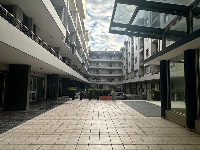 Massive 2 bedroom apartment at the heart of Umhlanga - Photo 2