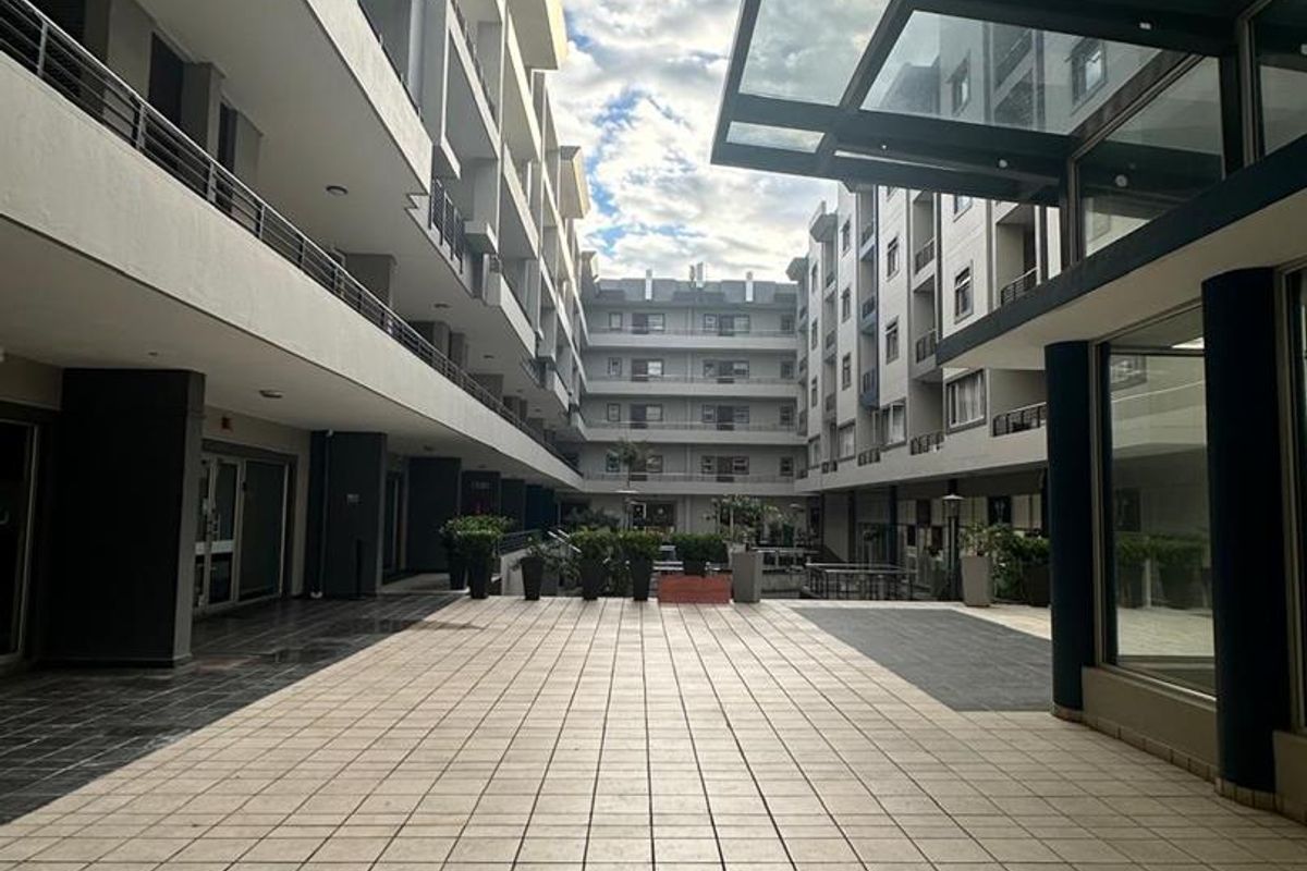 Massive 2 bedroom apartment at the heart of Umhlanga - Photo 2