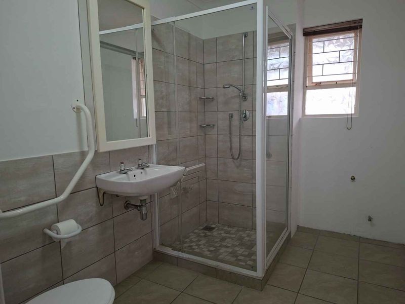 NEAT AS A PIN - Photo 9