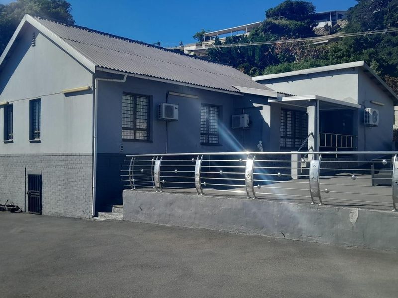 5 Bedroom House for sale in Bluff - Photo 3