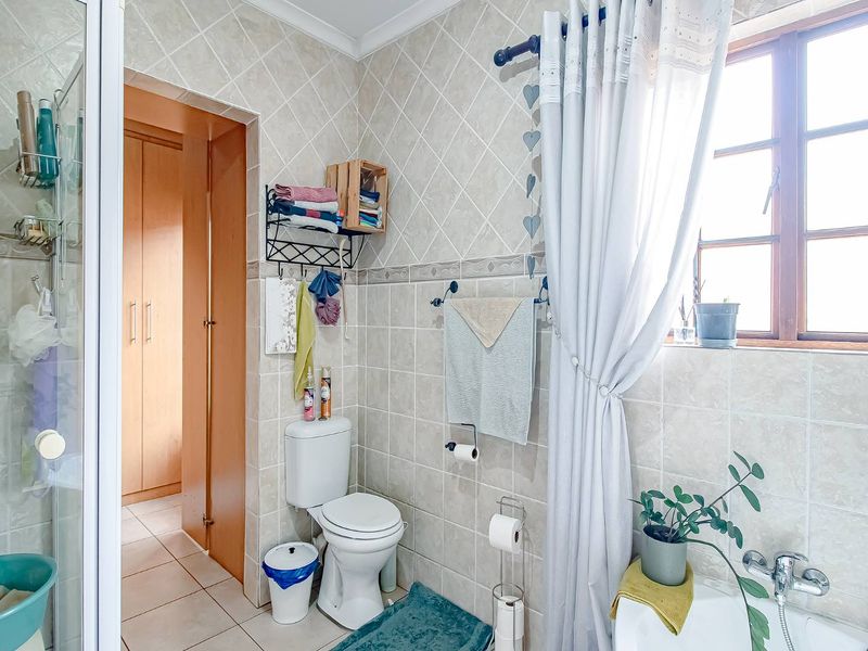 3 Bedroom 2 bathroom home - Photo 9