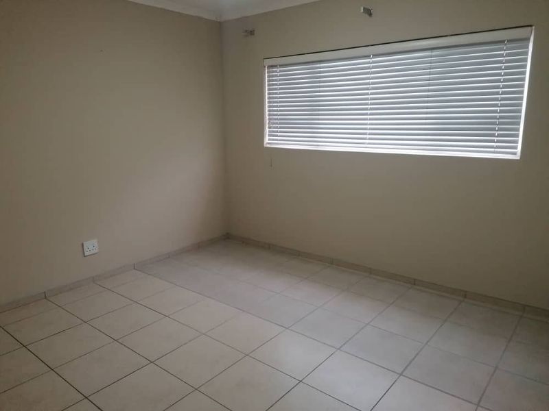 TO LET - COZY 3-BEDROOM TOWNHOUSE NEAR THE SEA, SWAKOPMUND,NAMIBIA - Photo 10