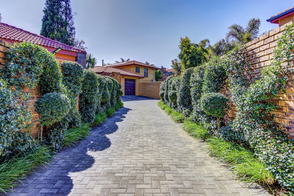 WORTHY OF THE PAGES OF GARDEN AND HOME... with solar and water solutions too! - Photo 2