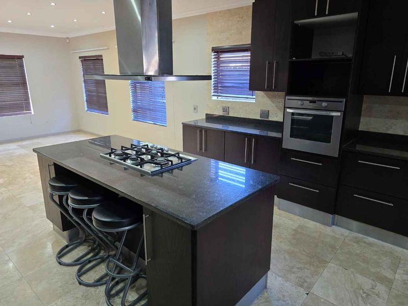 Eco-Friendly Luxury | Seamless Off-Grid Living with Solar, Inverter, & Backup Battery - Photo 3