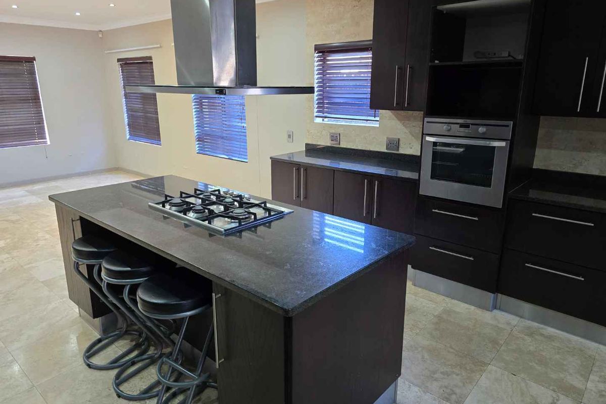 Eco-Friendly Luxury | Seamless Off-Grid Living with Solar, Inverter, & Backup Battery - Photo 3