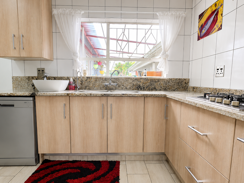 4 Bedroom House for sale in Glenvista - Photo 8