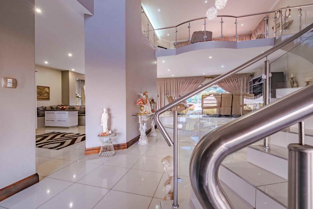 5 Bedroom House for Sale in Blue Saddle Ranches. - Photo 3