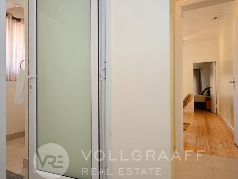 Fully Furnished 1-Bedroom Apartment for Rent – Town Centre - Photo 5