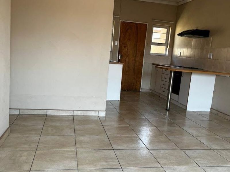 3 Bedrooms Townhouse For Sale Khomasdal - Photo 2