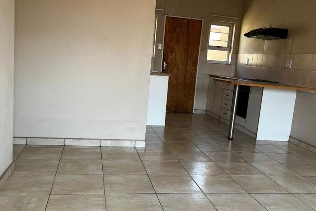 3 Bedrooms Townhouse For Sale Khomasdal - Photo 2