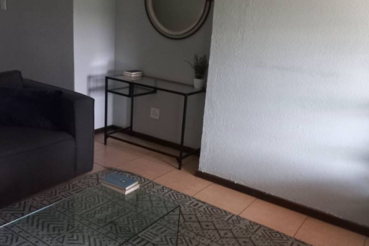 3 bedroom 2 bathroom apartment - Photo 2