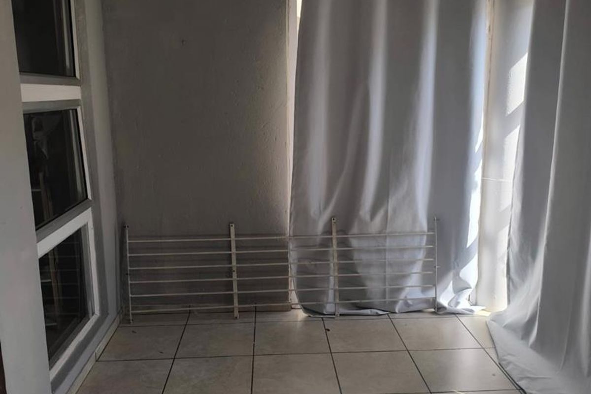 Pet Friendly Townhouse with own garden!! - Photo 4