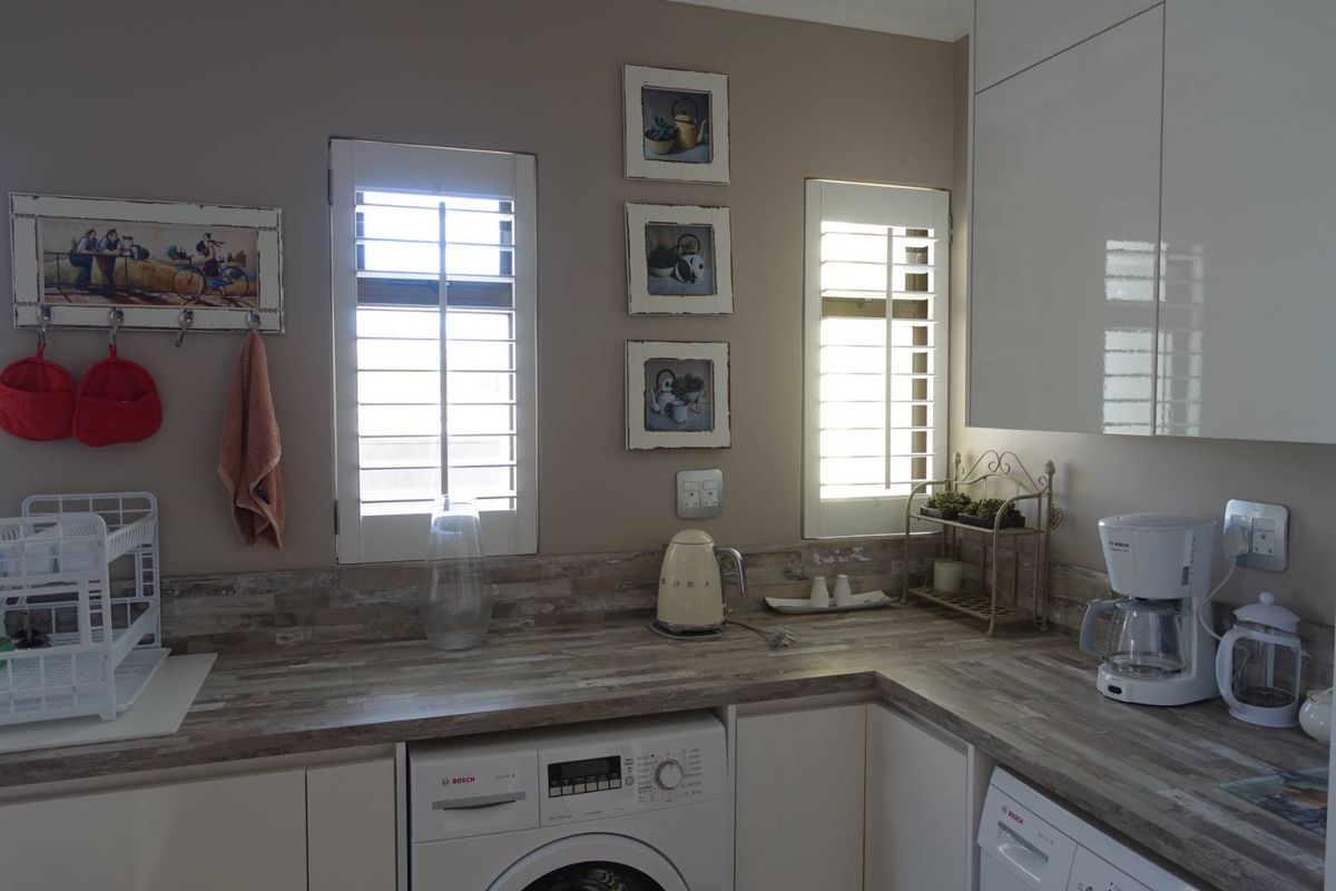 PRIME LOCATION! Seafront Ground floor apartments with view over the jetty - Photo 4