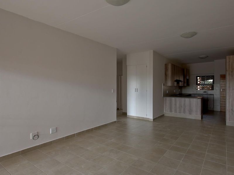 3 Bedroom / 2 Bathroom / Laundry / 1Garage / 1st floor apartment - Photo 5