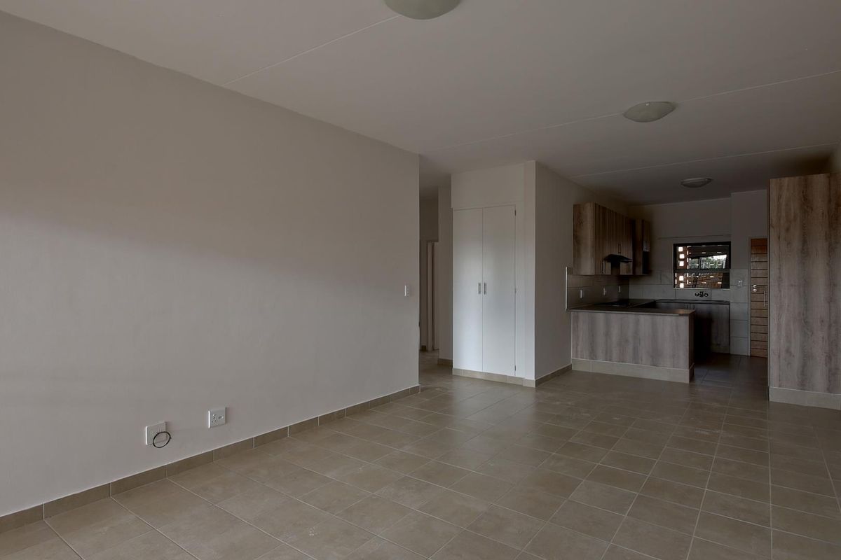 3 Bedroom / 2 Bathroom / Laundry / 1Garage / 1st floor apartment - Photo 5
